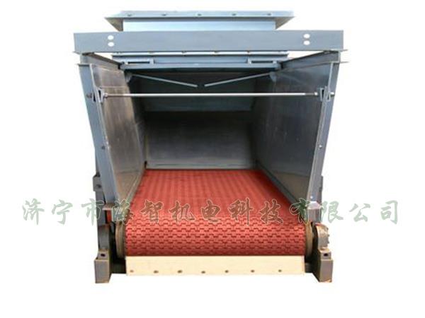 防腐蝕帶式（甲帶）給料機采用了防打滑膠帶，防止在物料輸送過程中造成撒料后果